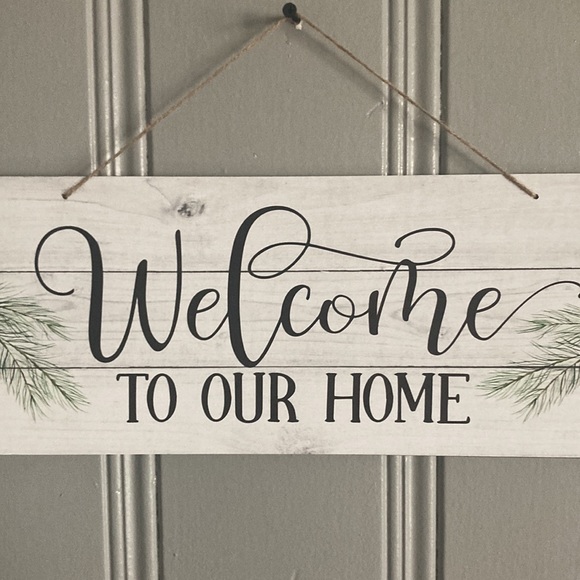 NWT Slatted Wood Horizontal Welcome To Our Home Decor Sign w/ Bows - Picture 4 of 14